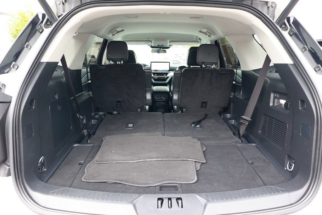 Used 2025 Ford Explorer Active w/ Active Comfort Package RWD image 36