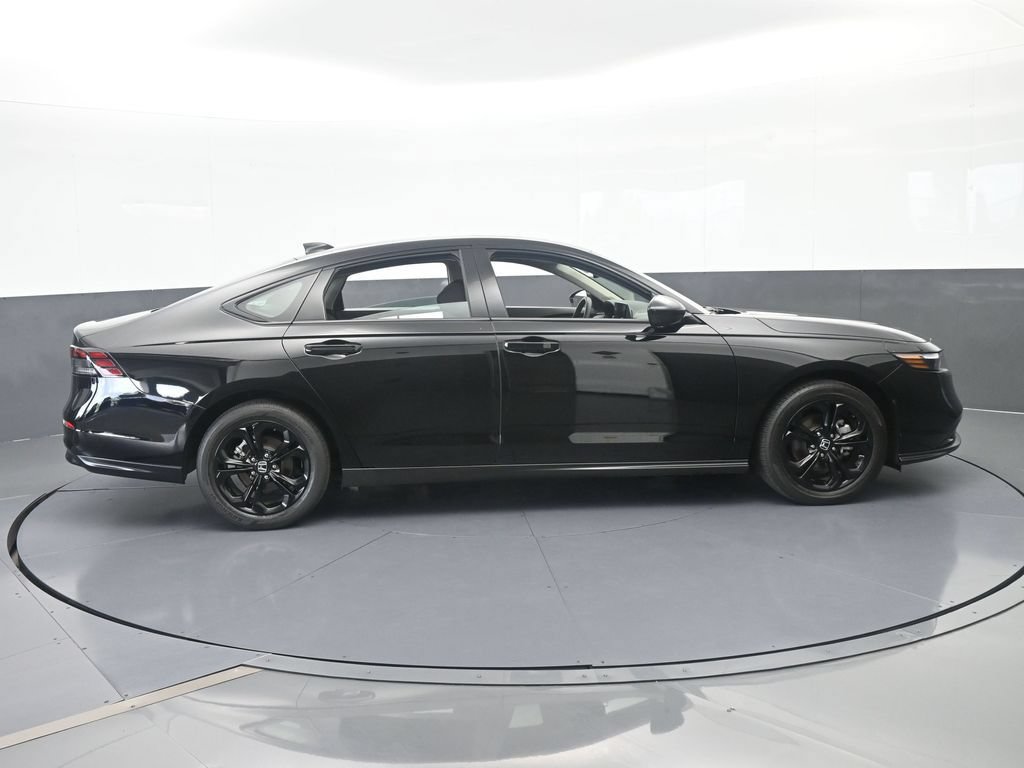 Used 2025 Honda Accord SE image 7