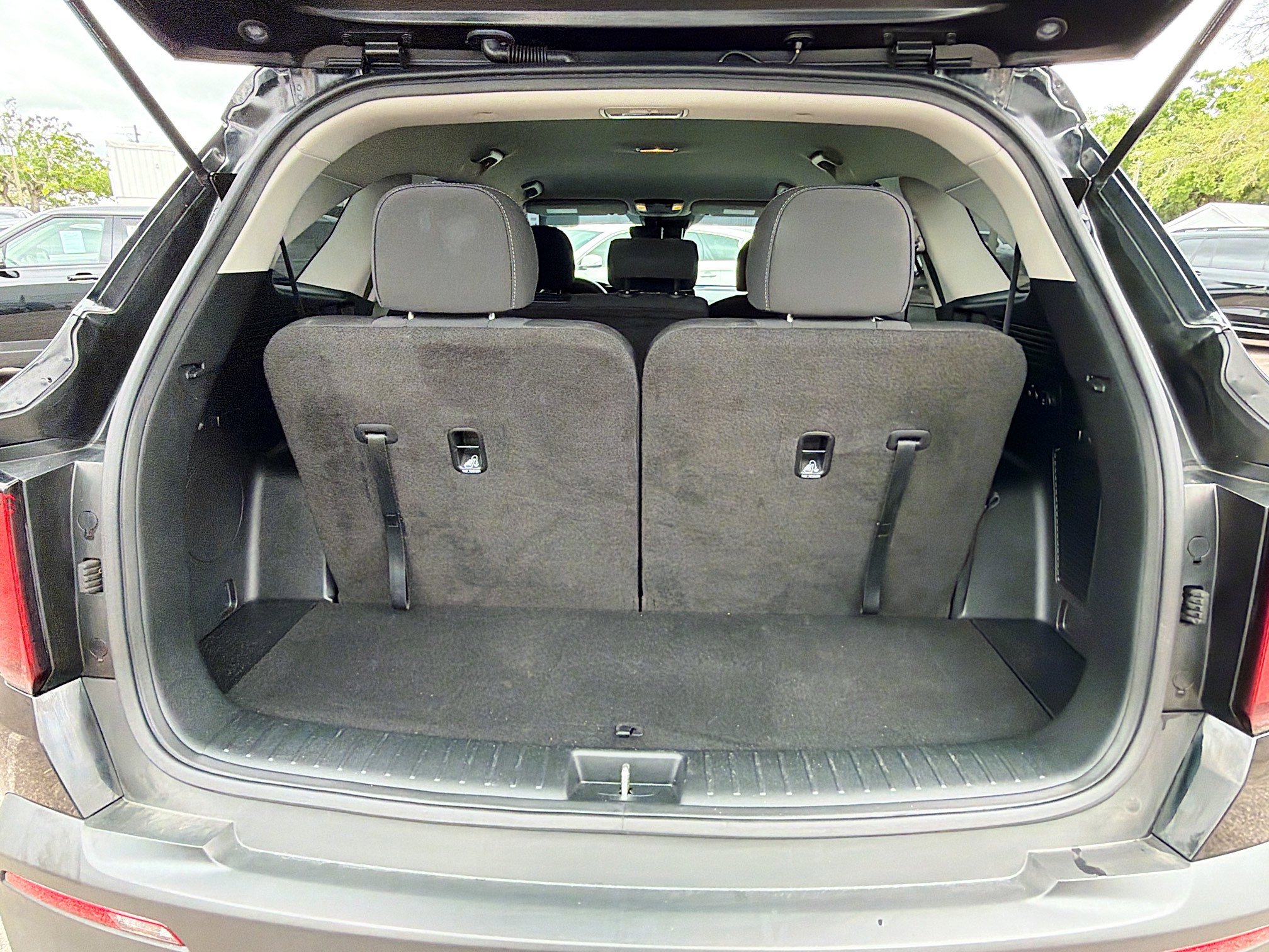 Used 2023 Kia Sorento LX image 12