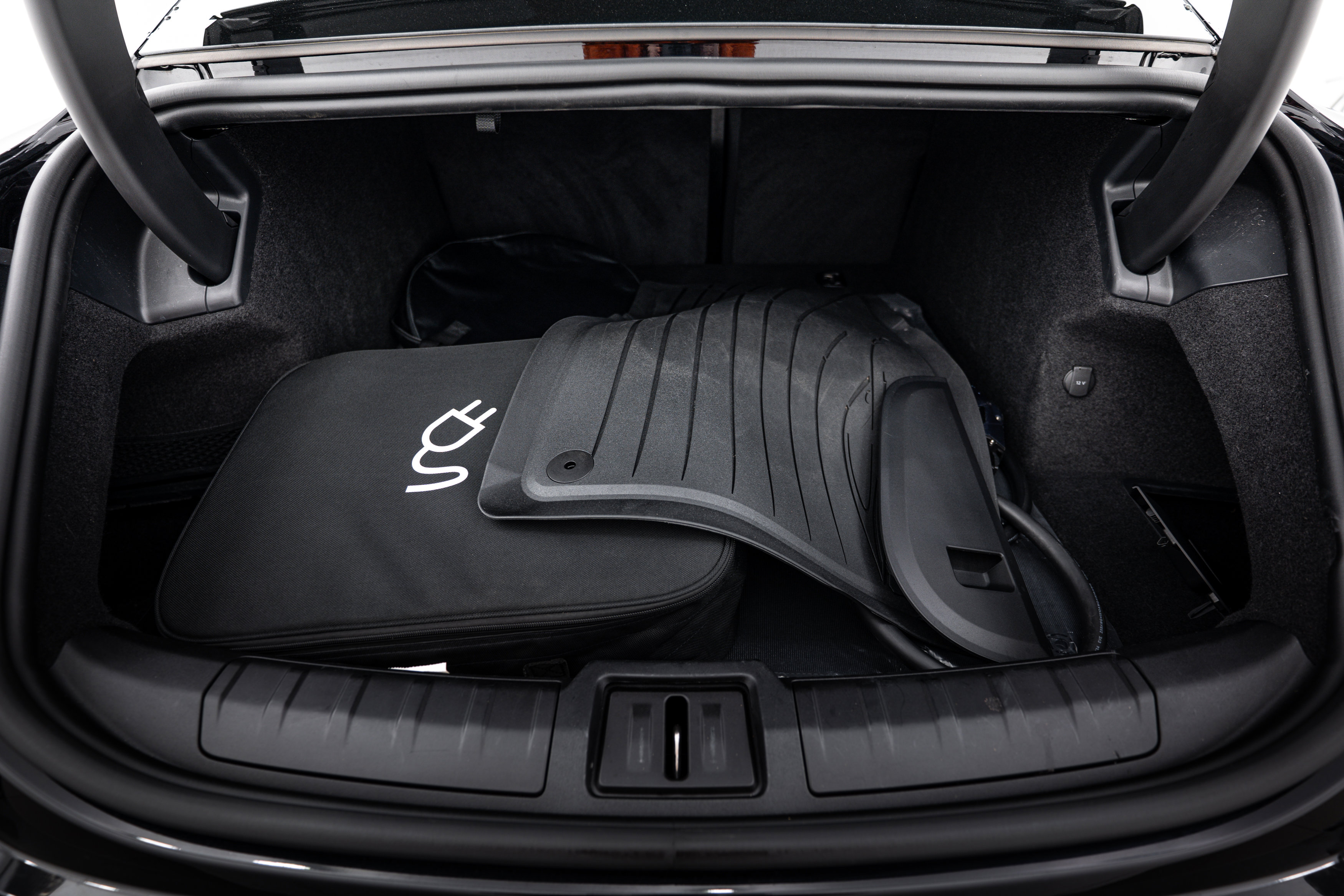 Certified 2024 Porsche Taycan image 25