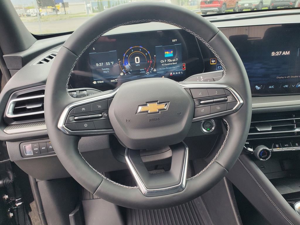 New 2026 Chevrolet Traverse LT w/ Sun and Wheel Package AWD/4WD image 12
