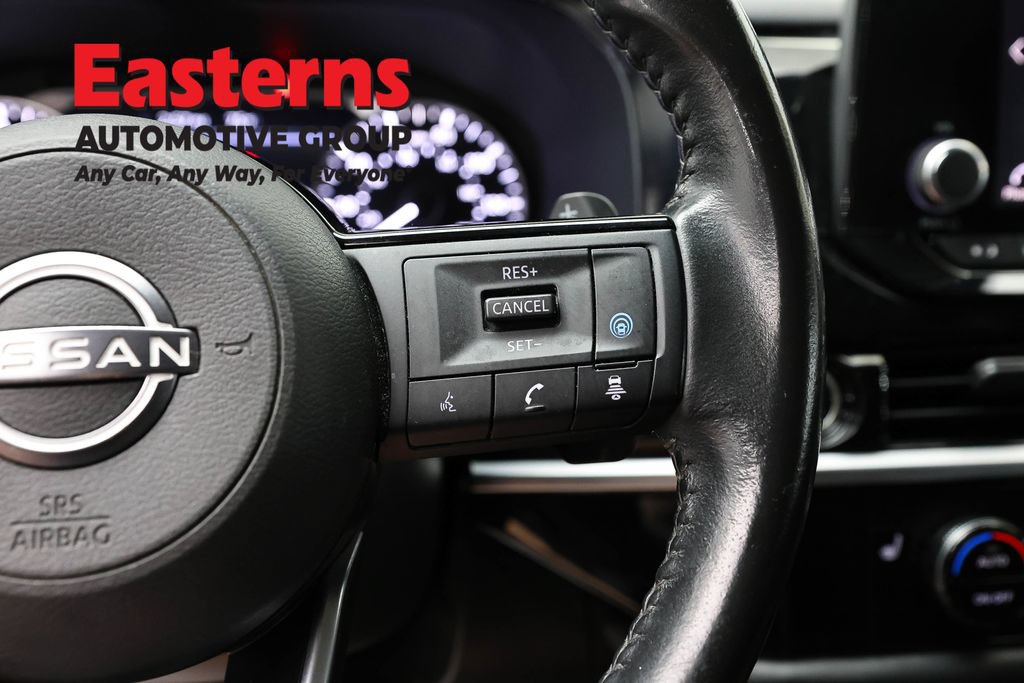 Used 2022 Nissan Pathfinder SV FWD image 16