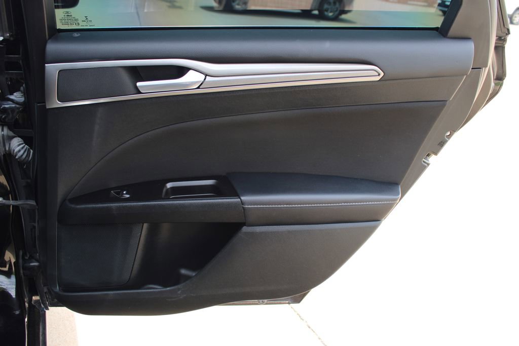 Used 2017 Ford Fusion SE FWD image 39