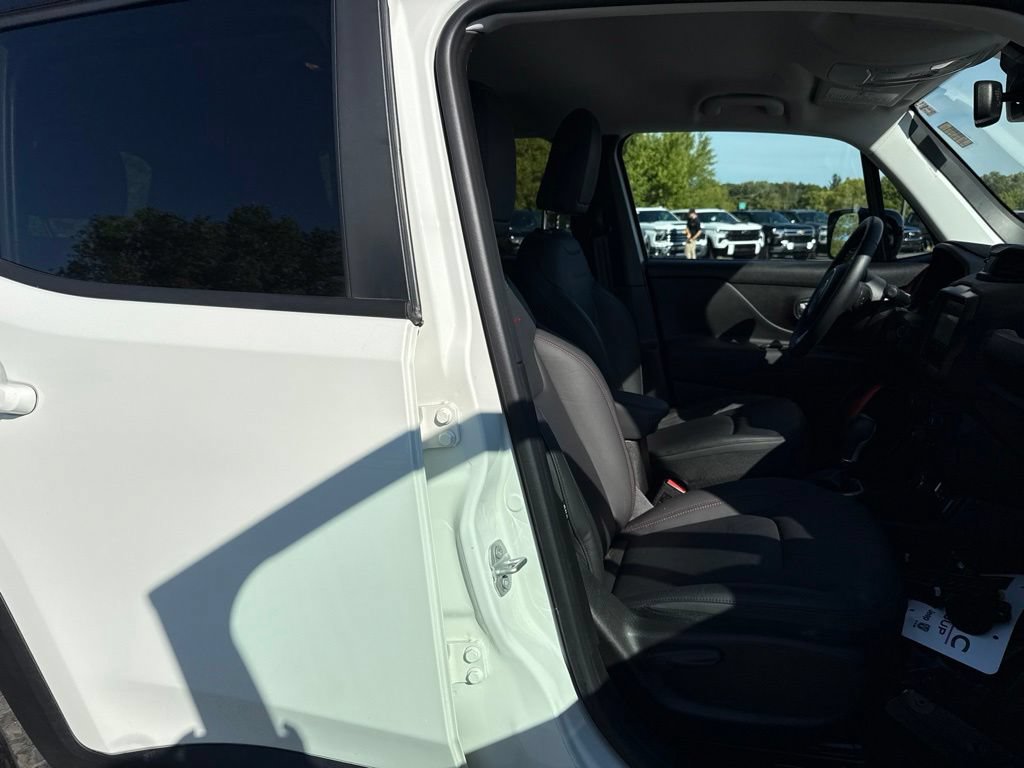 Used 2023 Jeep Renegade Trailhawk w/ Trailhawk Elite Group AWD/4WD image 11
