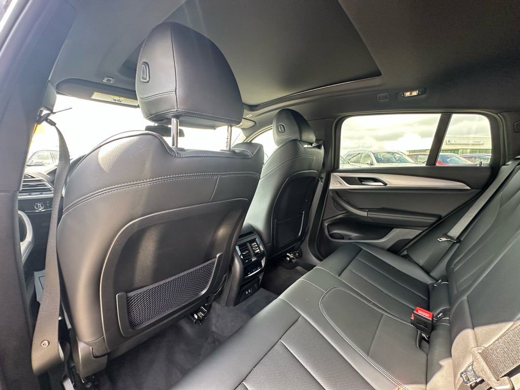 Certified 2025 BMW X4 xDrive30i image 23