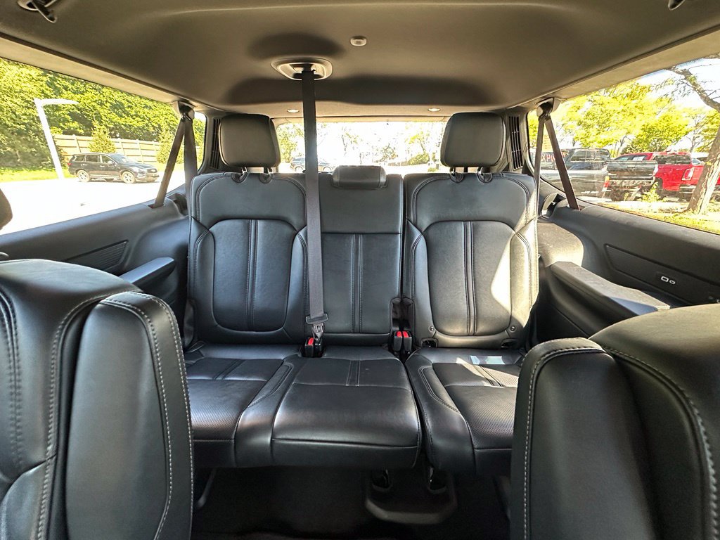 Used 2025 Jeep Wagoneer L Series II AWD/4WD image 13