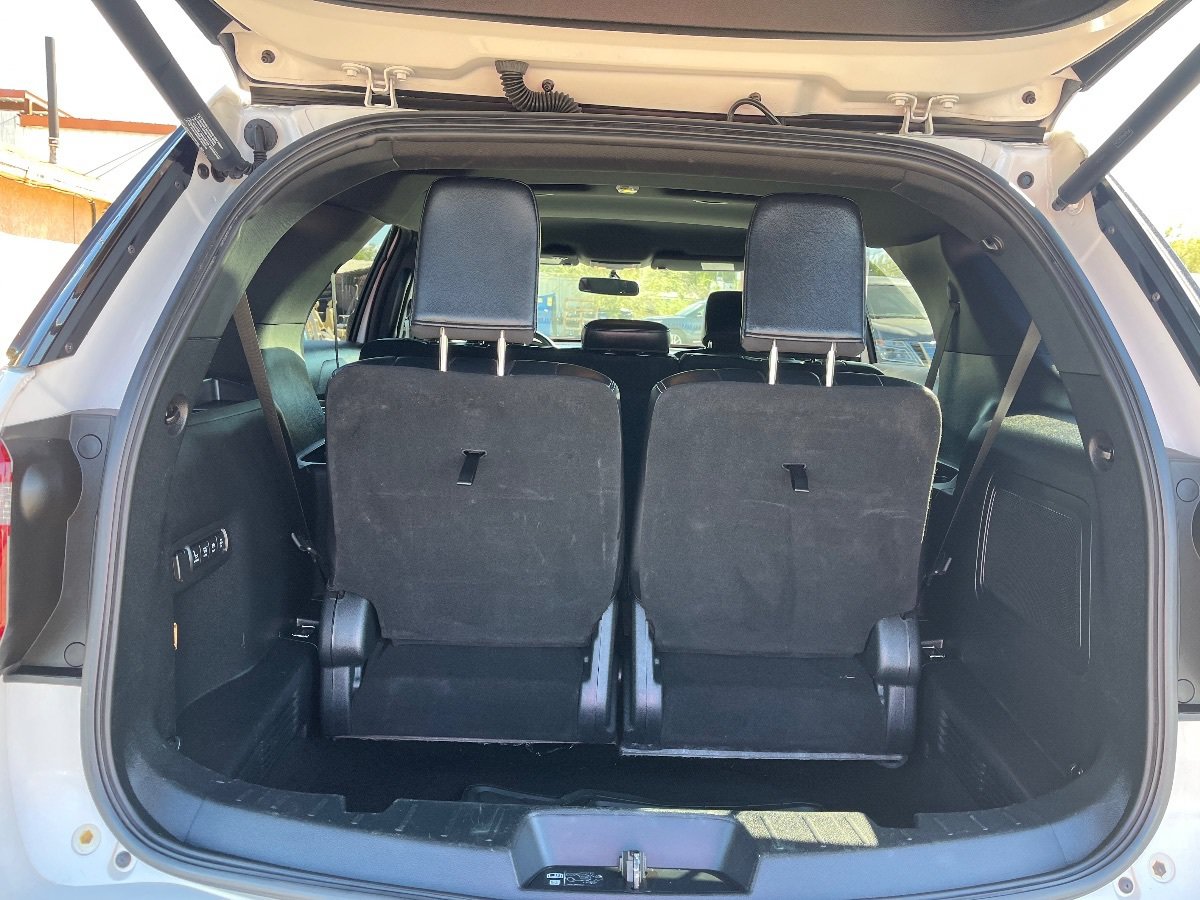 Used 2019 Ford Explorer Limited w/ Class III Trailer Tow Package FWD image 32