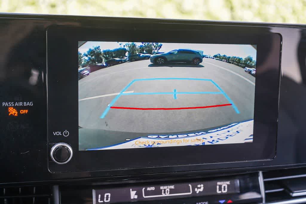 Used 2025 Toyota Sienna LE FWD image 25