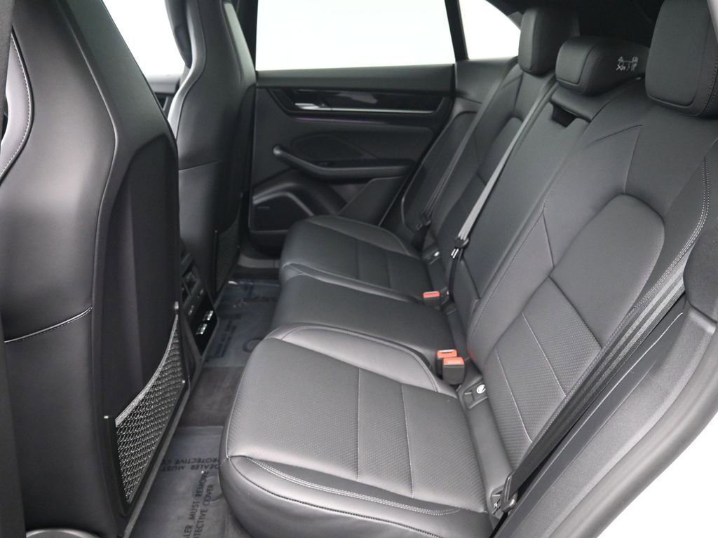 Certified 2025 Porsche Macan Electric image 9