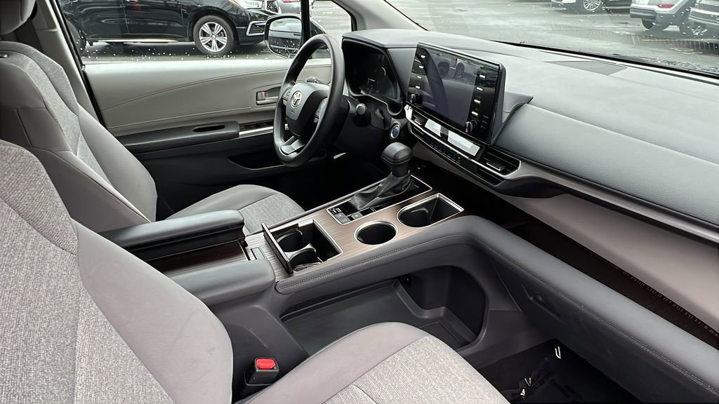 Used 2024 Toyota Sienna LE image 10