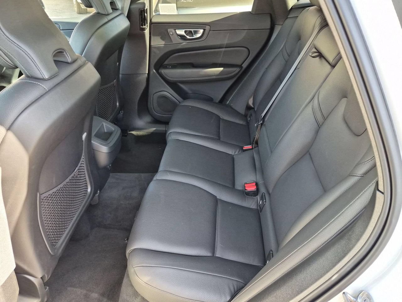 Certified 2024 Volvo XC60 B5 Plus AWD/4WD image 24