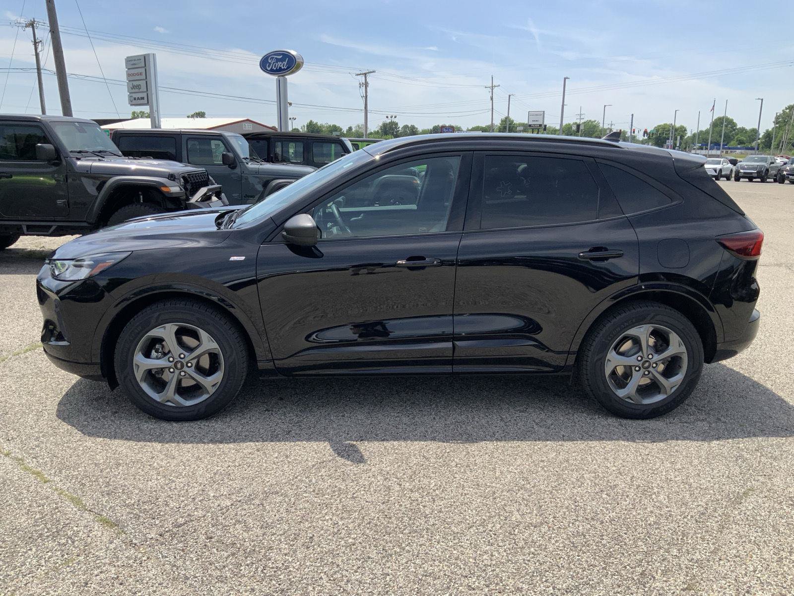 Used 2023 Ford Escape ST-Line w/ Tech Pack #1 AWD/4WD image 8