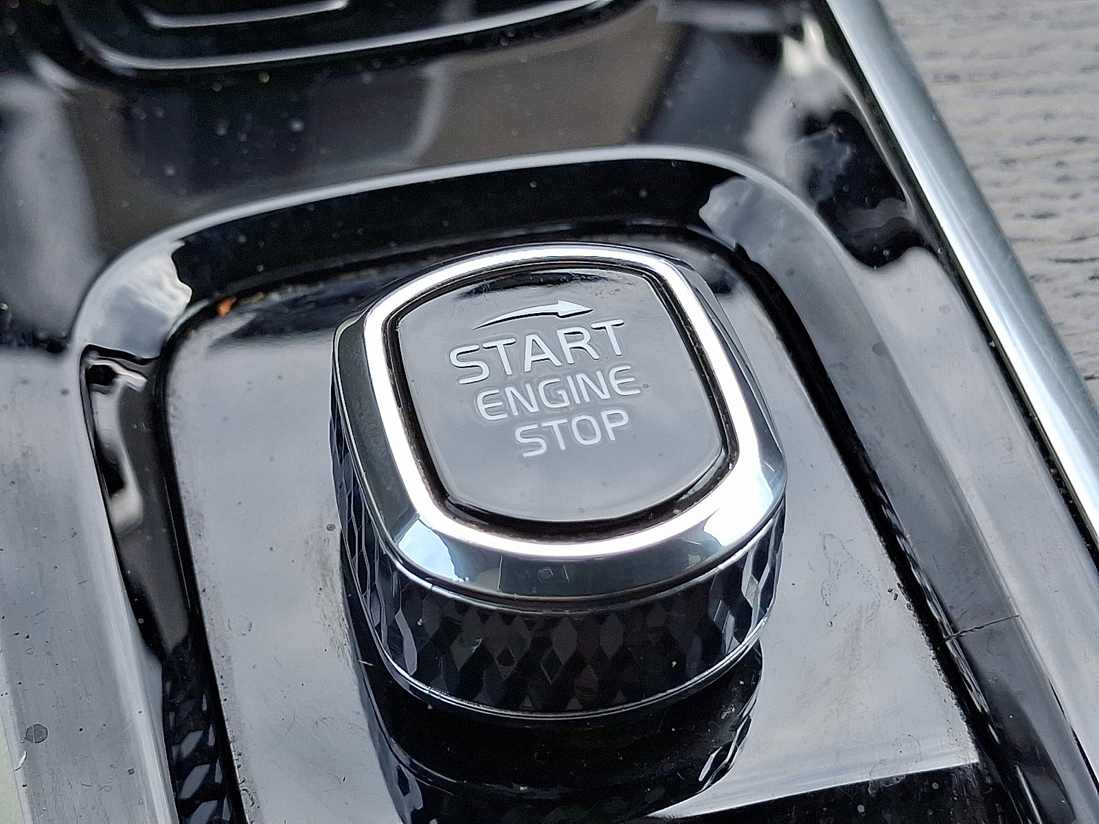 Used 2024 Volvo XC90 T8 Plus w/ Protection Package Premier image 25