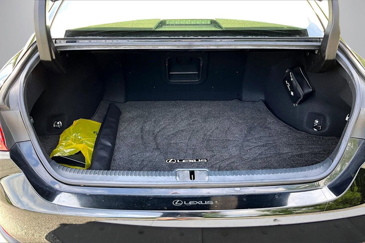 Used 2019 Lexus ES 300h w/ Accessory Package 2 FWD image 26