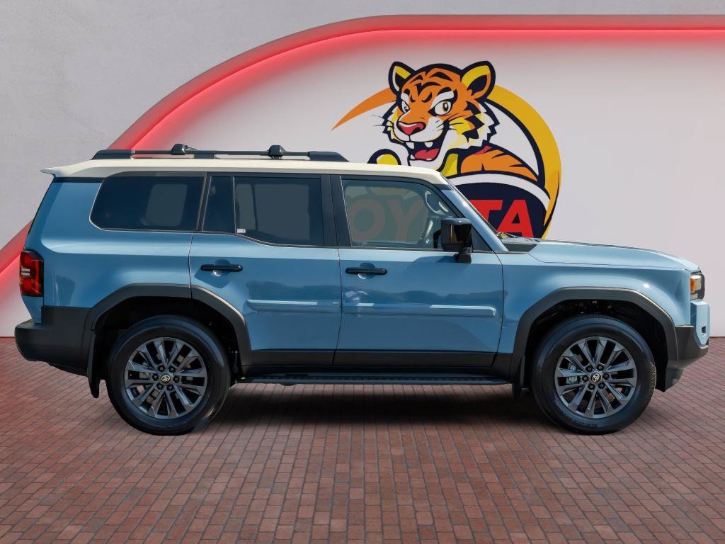 Used 2025 Toyota Land Cruiser w/ Premium Package AWD/4WD image 4