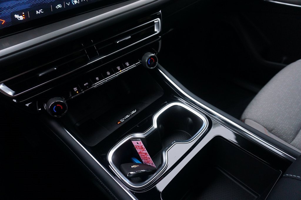 Used 2025 Chevrolet Traverse LT w/ LPO, Floor Liner Package image 17