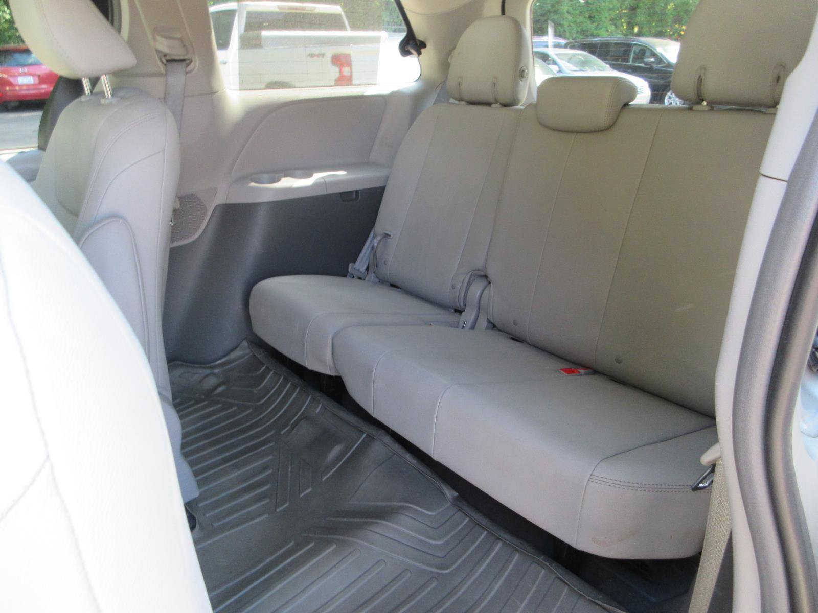 Used 2017 Toyota Sienna XLE FWD image 20