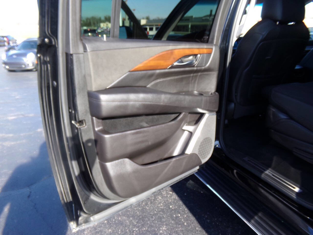 Used 2019 Cadillac Escalade ESV Luxury image 53