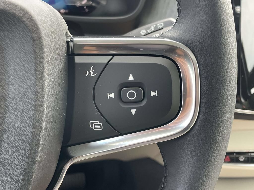 New 2026 Volvo XC40 B5 Plus w/ Protection Package Premier AWD/4WD image 11