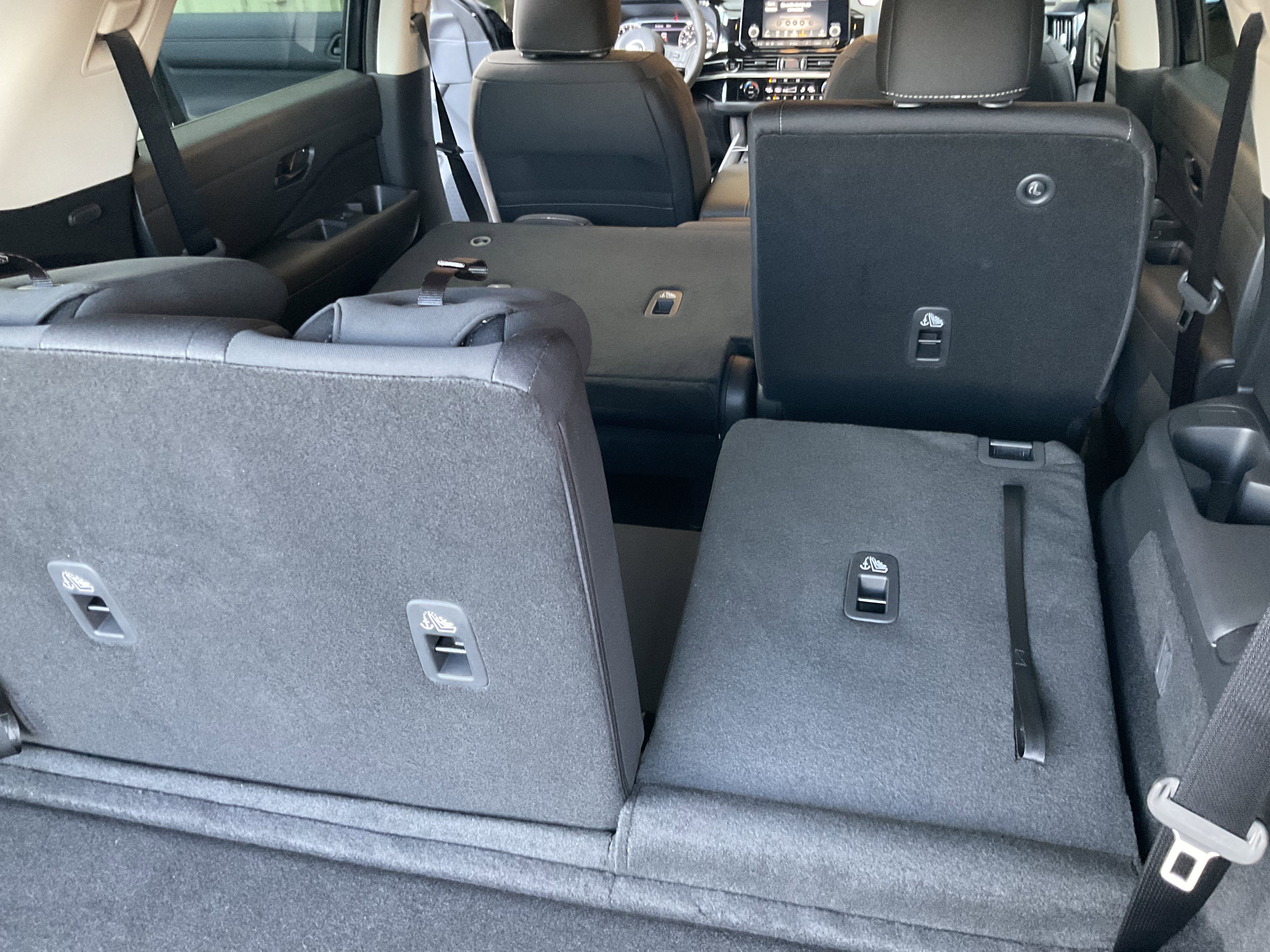 Used 2025 Nissan Pathfinder SV w/ Black Appearance Package image 45