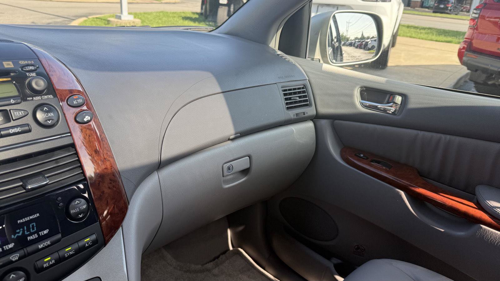 Used 2004 Toyota Sienna XLE Limited FWD image 33
