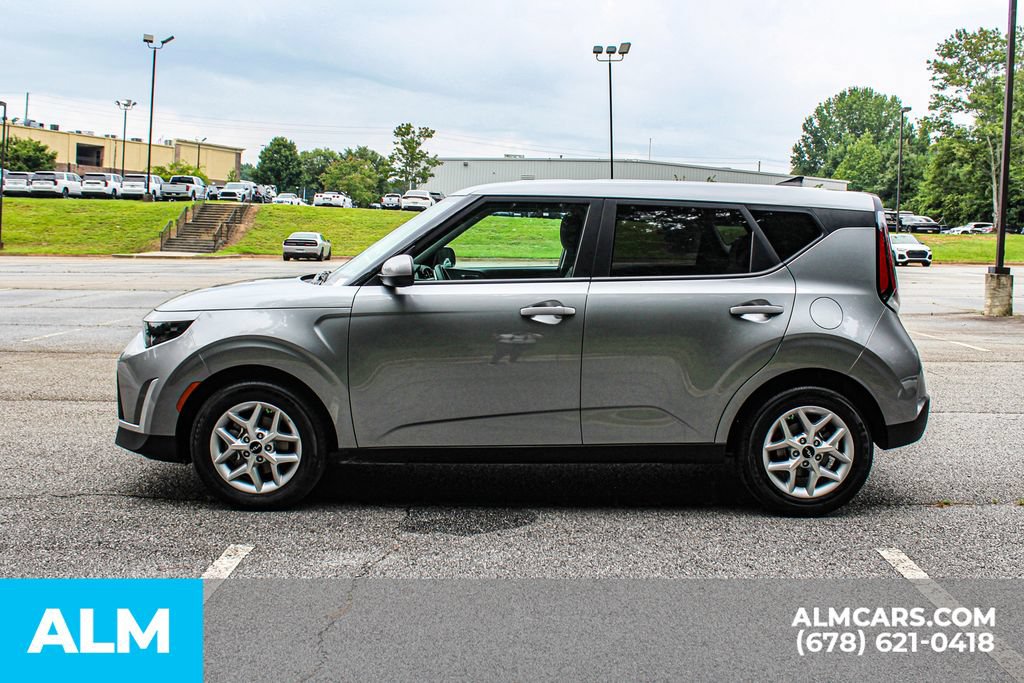 Used 2025 Kia Soul LX w/ LX Technology Package FWD image 7