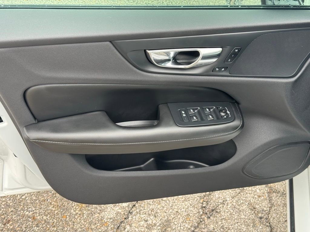 Used 2020 Volvo S60 T5 Momentum image 17