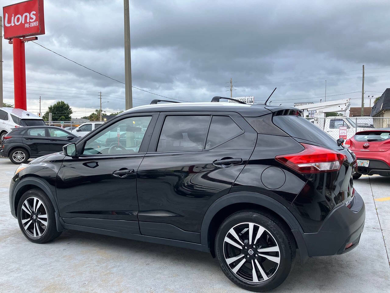 Used 2019 Nissan Kicks SV w/ Exterior Package FWD image 5