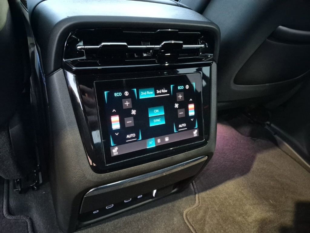 Used 2025 Cadillac Escalade IQ Sport 1 w/ Smart Trailering package image 25