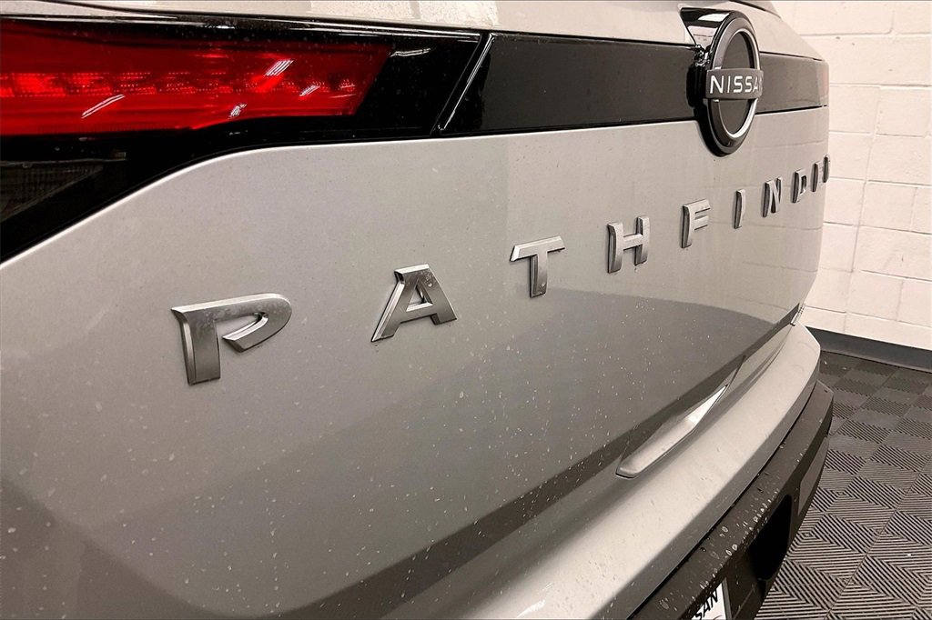 Certified 2025 Nissan Pathfinder SV image 28