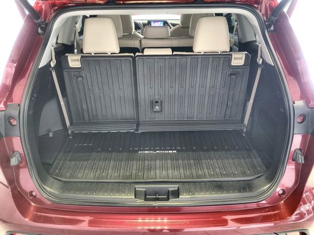 Used 2023 Toyota Highlander XLE image 25