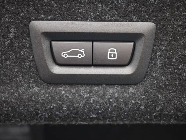 New 2026 BMW 330i Sedan w/ M Sport Package image 12