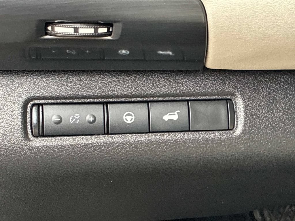 Used 2023 Nissan Pathfinder SL w/ SL Premium Package AWD/4WD image 25