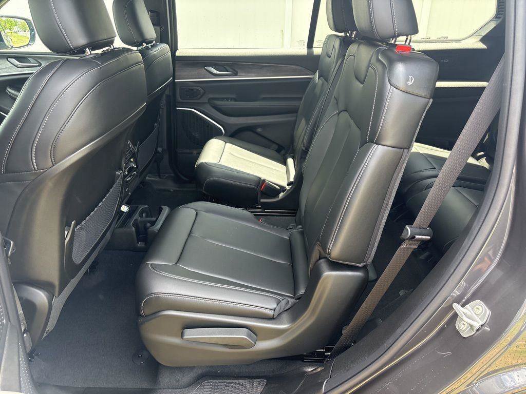 New 2026 Jeep Grand Cherokee L Limited AWD/4WD image 10