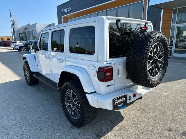Used 2022 Jeep Wrangler Unlimited Sahara AWD/4WD image 9