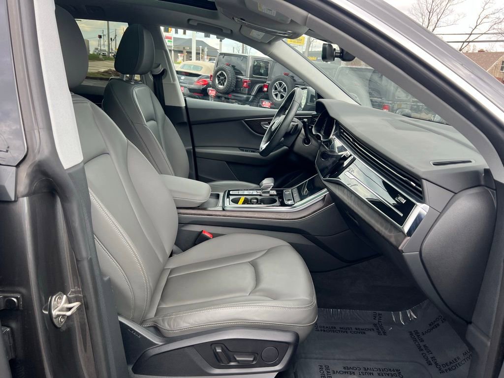 Used 2022 Audi Q8 Premium image 30