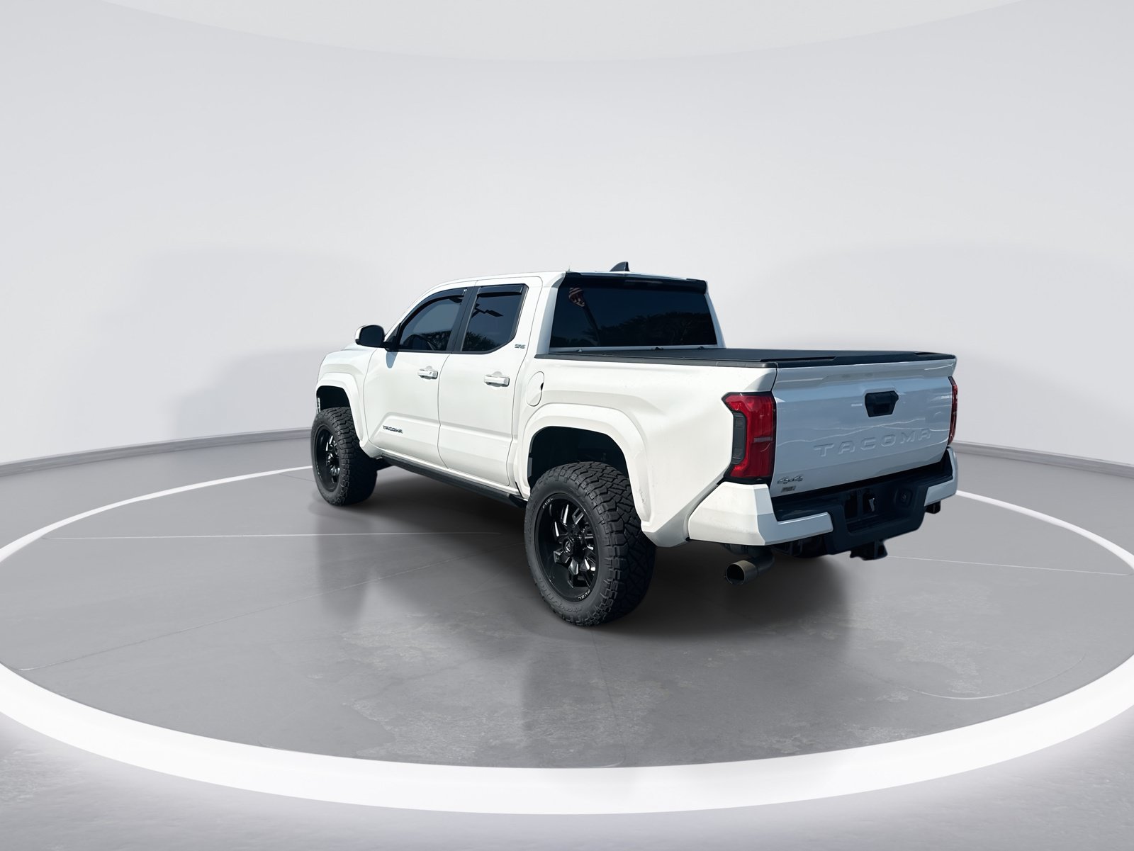 Used 2024 Toyota Tacoma SR5 AWD/4WD image 7