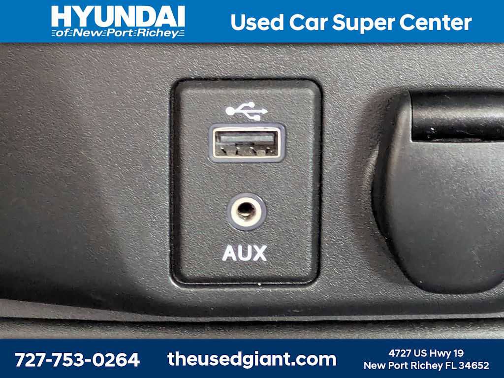 Used 2017 Nissan Rogue SV FWD image 24
