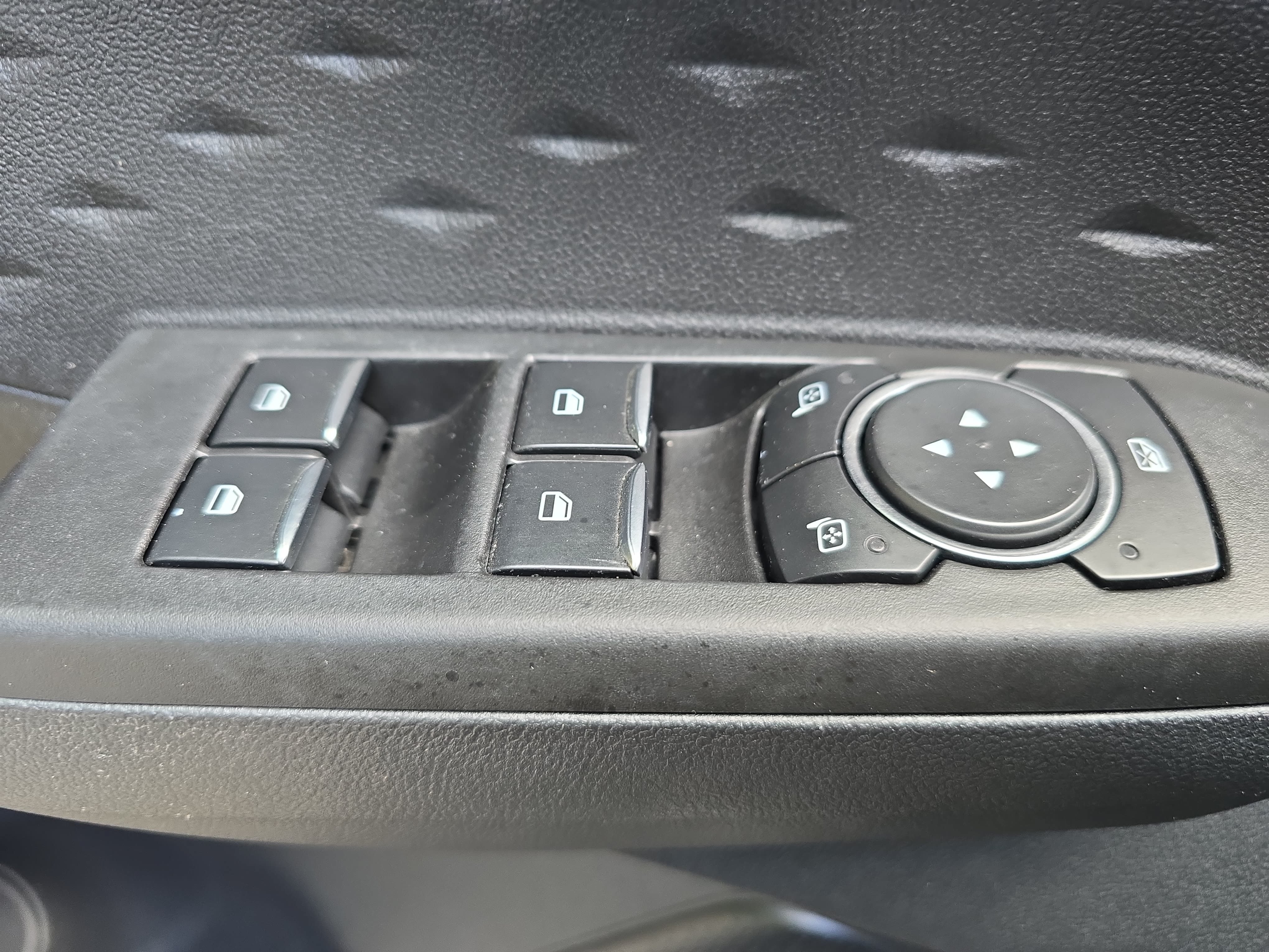Used 2020 Ford Escape SE Sport FWD image 24