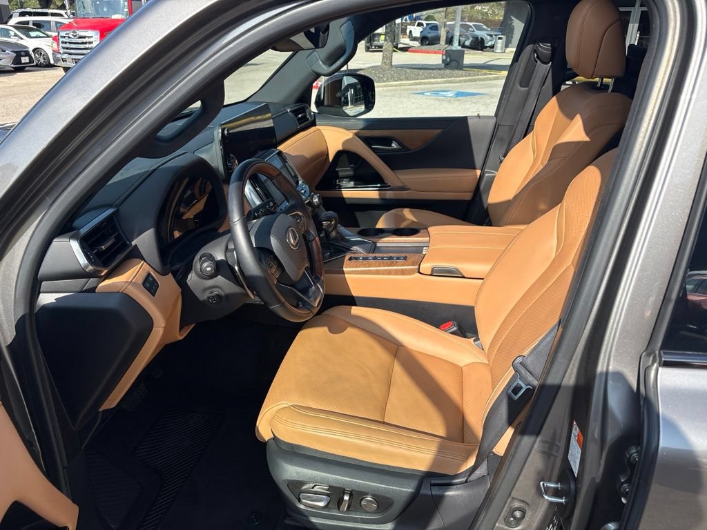 Used 2024 Lexus LX 600 4WD w/ Appearance Package image 16