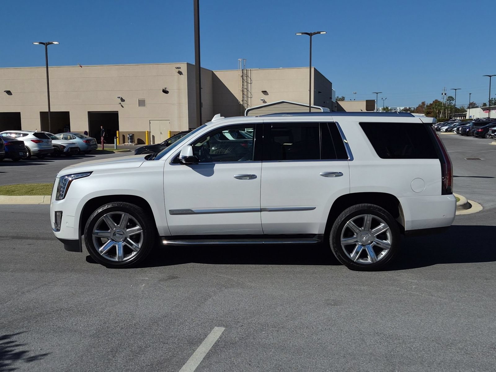 Used 2018 Cadillac Escalade Luxury RWD image 9
