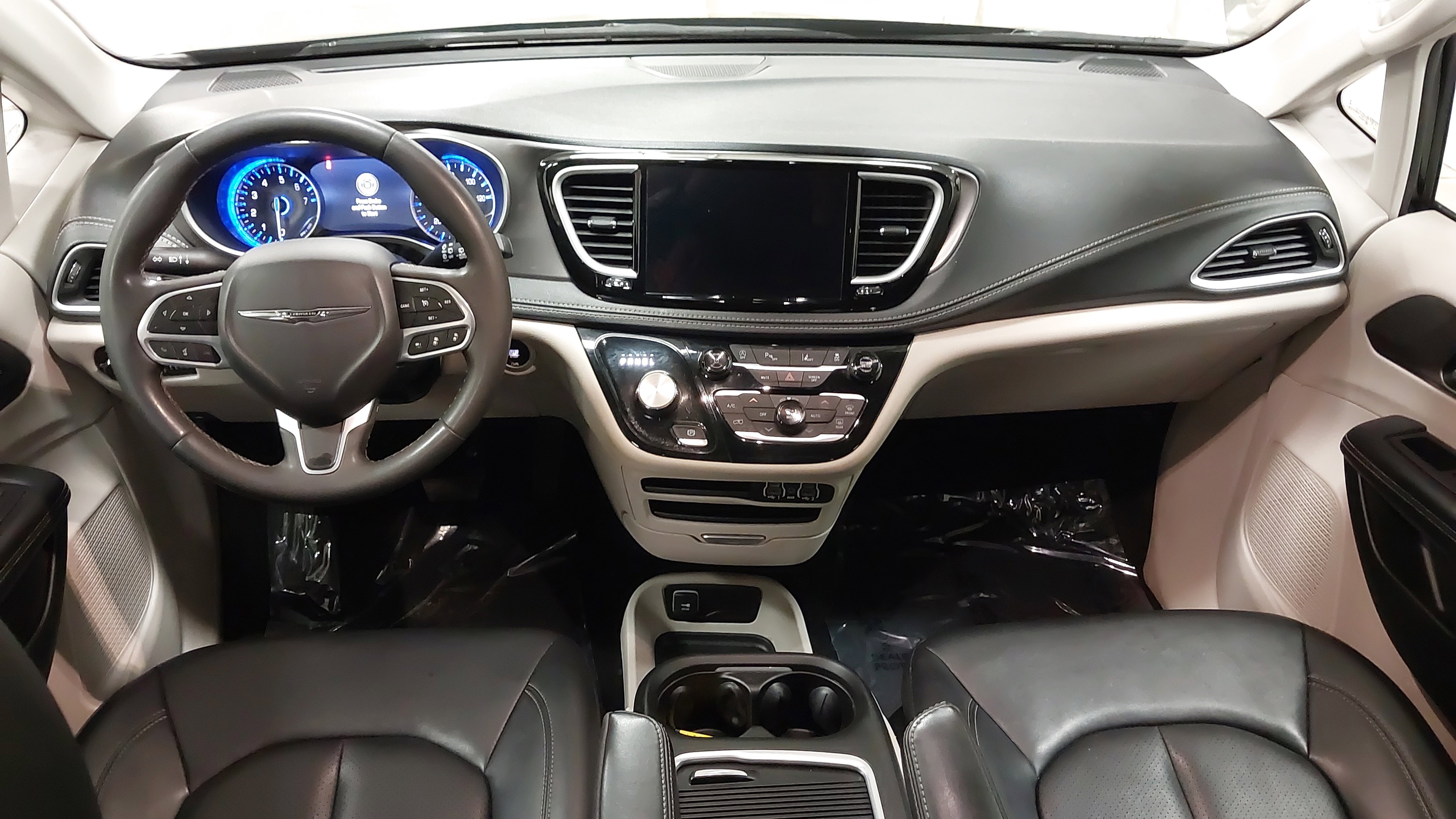 Used 2024 Chrysler Pacifica Touring-L image 26