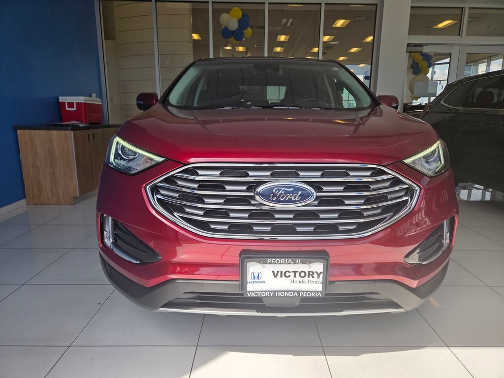 Used 2019 Ford Edge Titanium w/ Cold Weather Package AWD/4WD image 2
