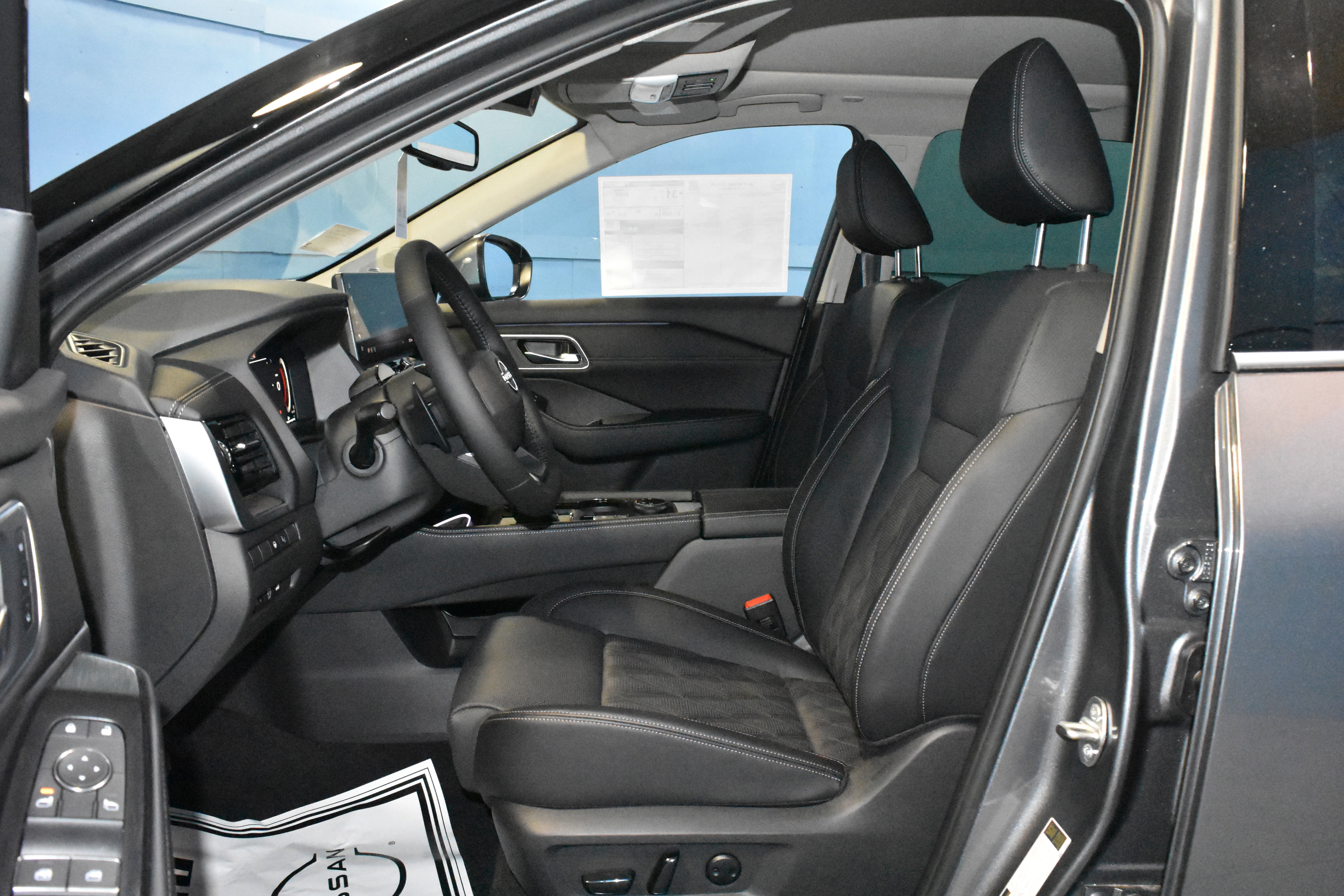 New 2026 Nissan Rogue Platinum w/ Tech Package AWD/4WD image 6