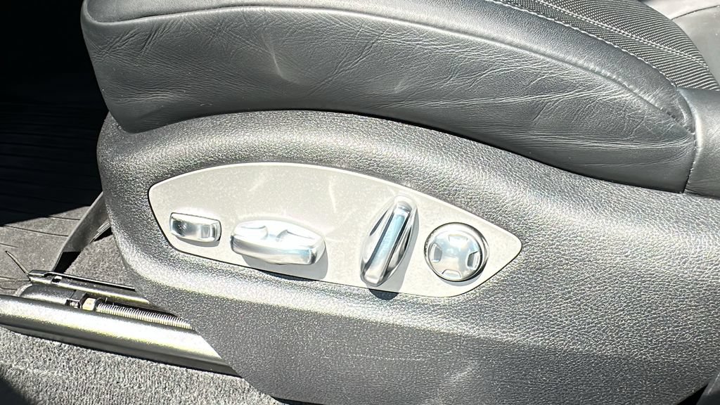 Used 2023 Porsche Macan AWD/4WD image 10