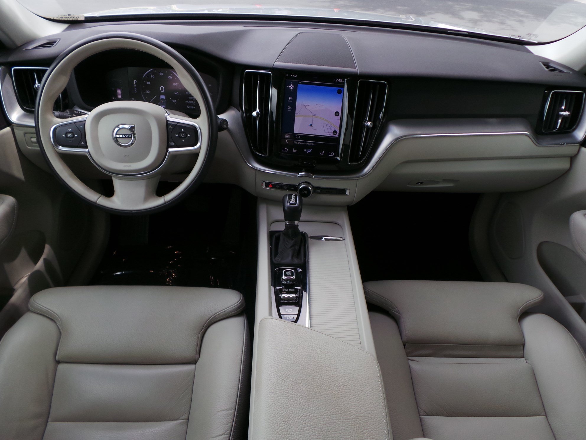Used 2019 Volvo XC60 T5 Momentum w/ Premium Package AWD/4WD image 6