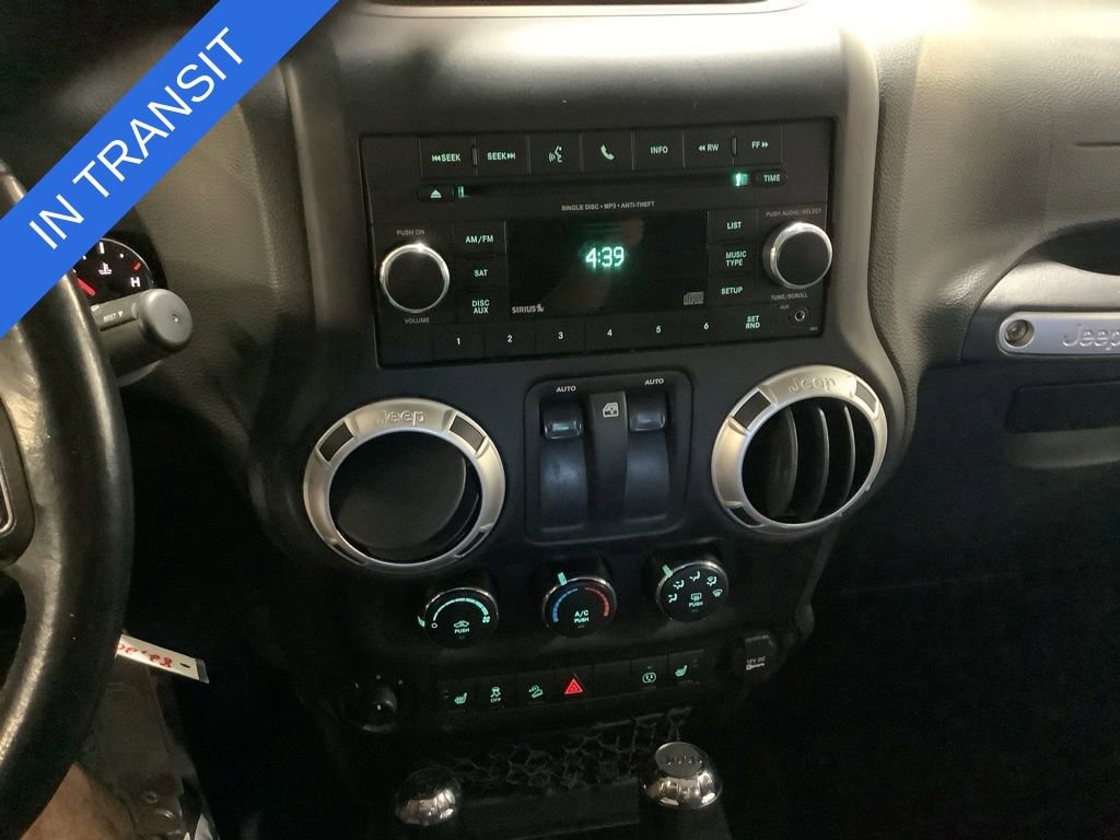 Used 2018 Jeep Wrangler Sahara w/ Connectivity Group AWD/4WD image 31