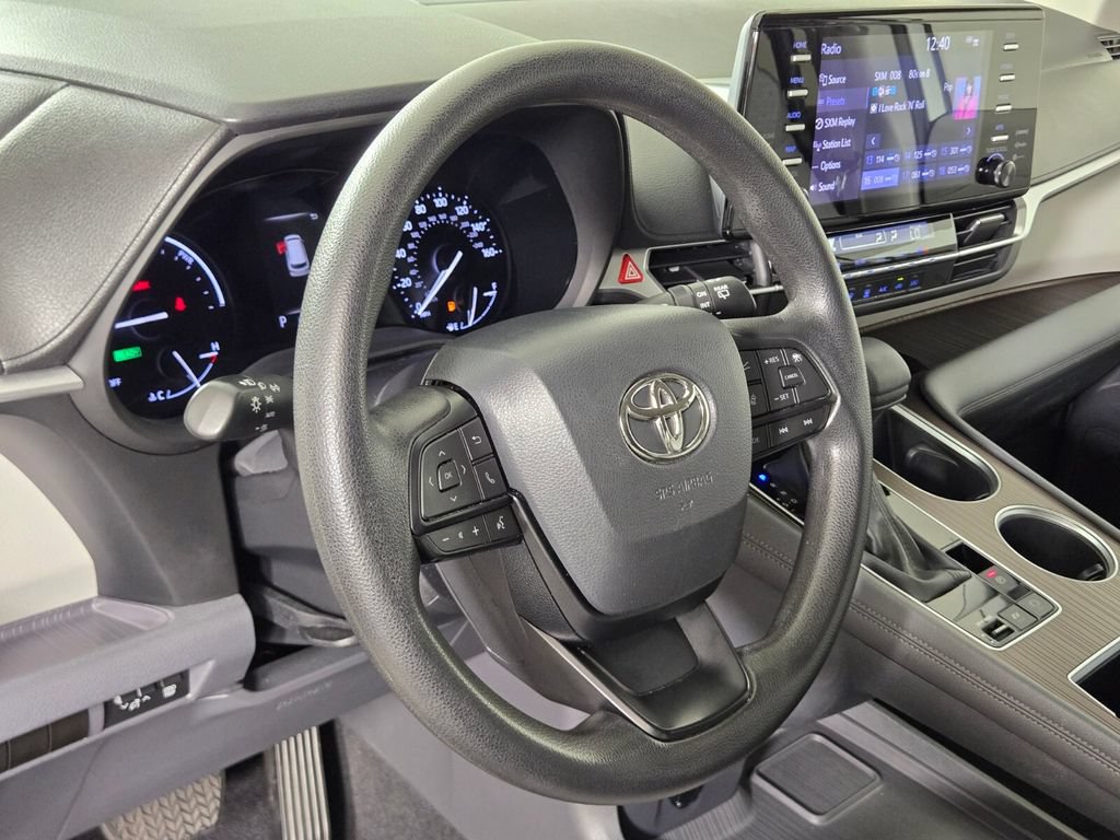 Used 2023 Toyota Sienna LE AWD/4WD image 25