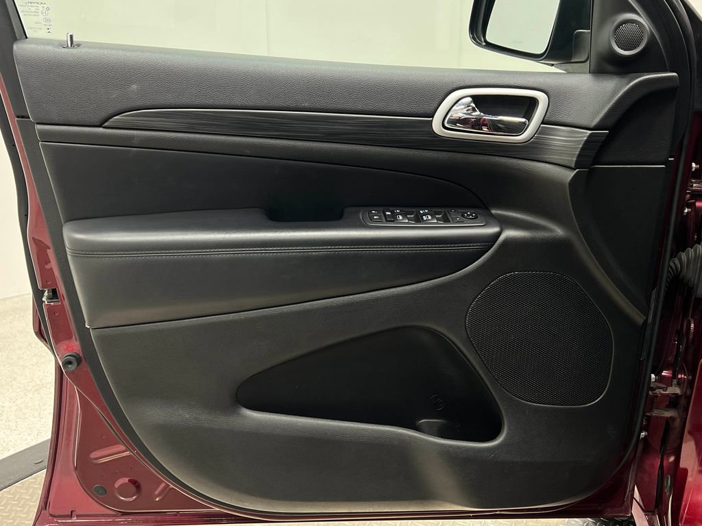 Used 2019 Jeep Grand Cherokee Altitude image 16