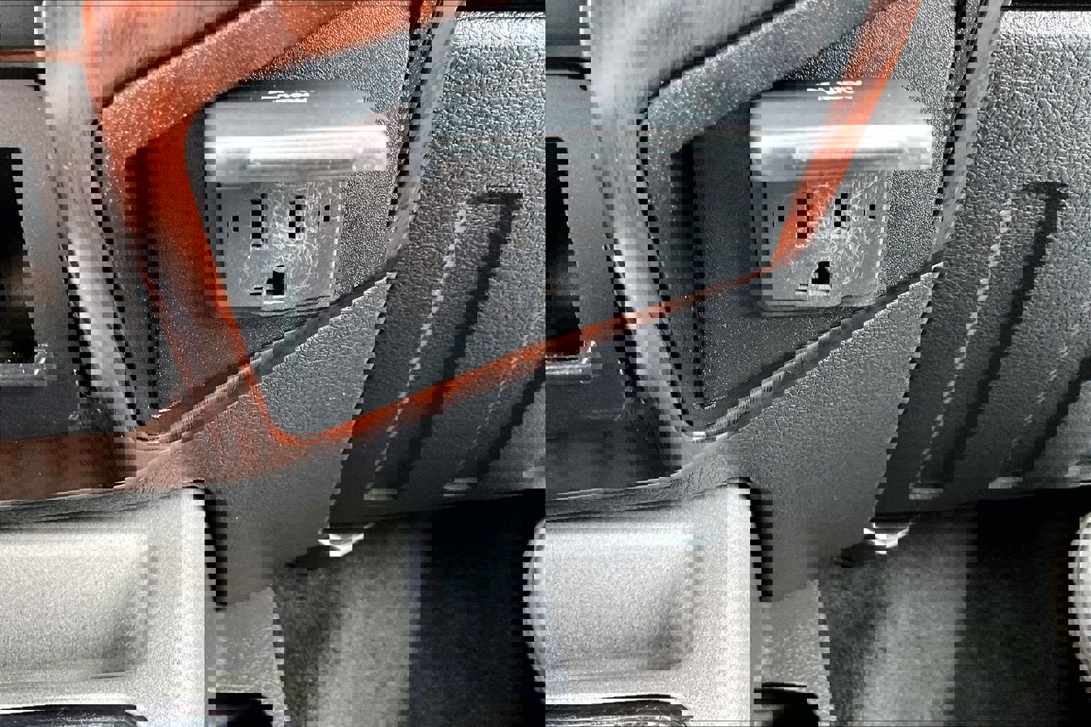 Used 2016 Ford F250 Lariat w/ Lariat Interior Package image 33